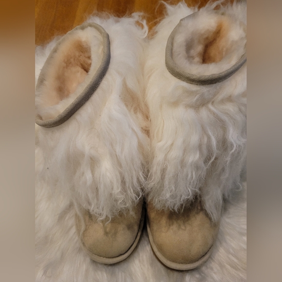 UGG MONGOLIAN FUR SHEEPSKIN LOW BOOT WITH CUFF - Picture 1 of 10